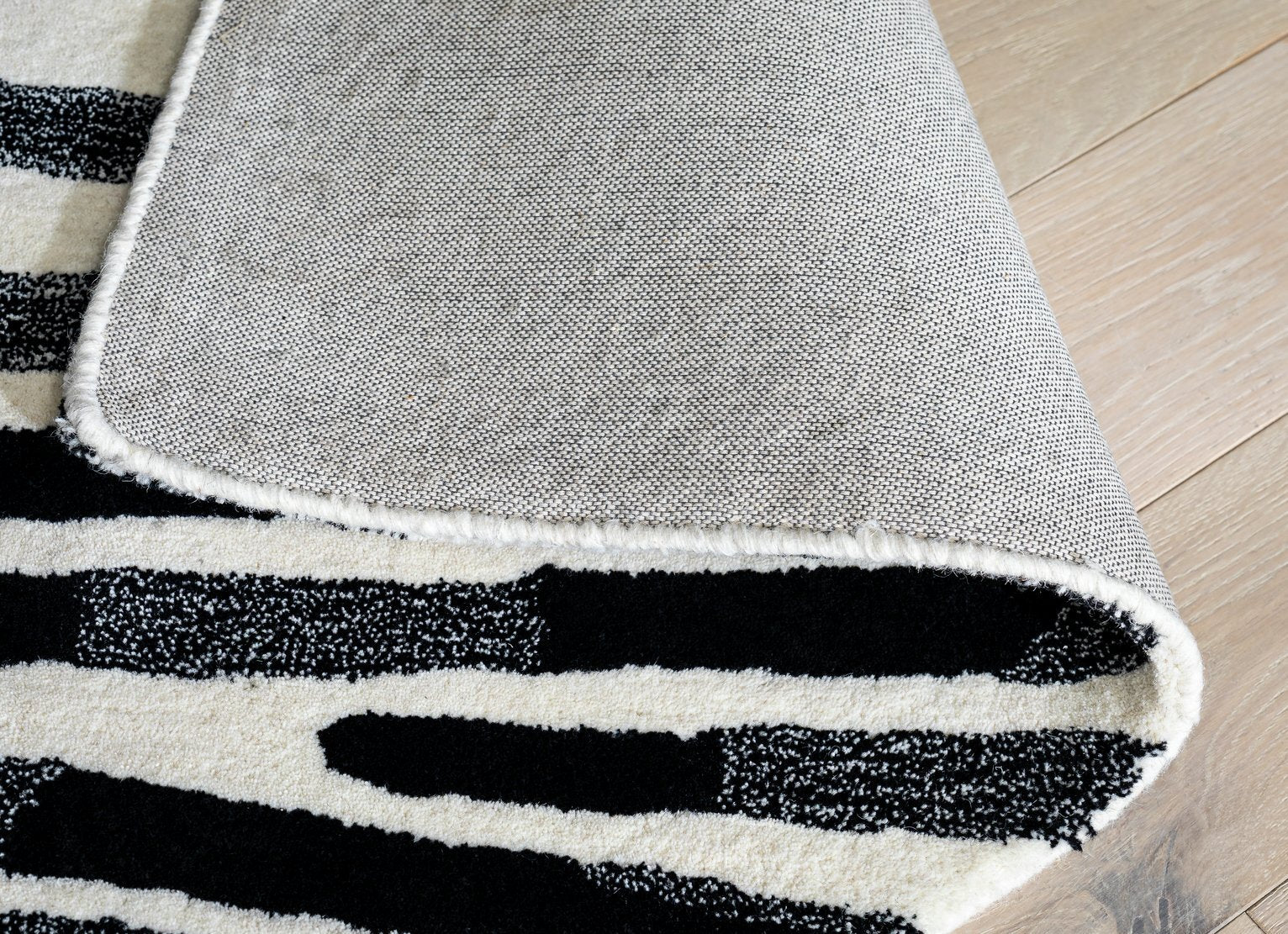 Skandi Brush Marks Rug - Black & White - 160x230cm  (38)