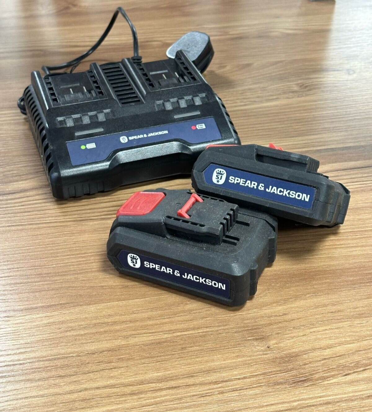 Spear & Jackson Charger and 2 Battery